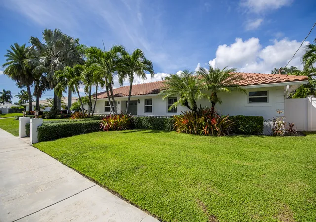 Photo 1 of Single family home for sale at 1123 Se 14th Avenue, Deerfield Beach, FL 33441 | MLS# B26082769 | Listing updated on 2026-10-10