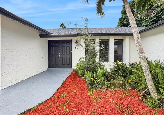 Photo 3 of Single family home for sale at 102 Valencia St, Royal Palm Beach, FL 33411 | MLS# B26082811 | Listing updated on 2026-10-10