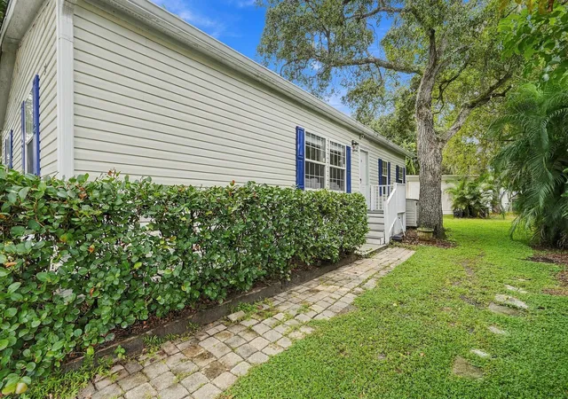 Photo 1 of Manufactured home for sale at 2555 Pga Blvd #37, Palm Beach Gardens, FL 33410 | MLS# B26082868 | Listing updated on 2026-10-08