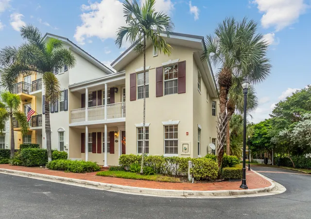 Townhouse for sale at 1059 W Heritage Clb Cir, Delray Beach, FL 33483 | MLS# B26082874
