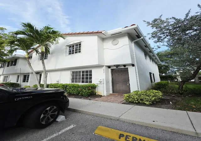 Photo 2 of Townhouse for sale at 4154 Napoli Lake Dr, Riviera Beach, FL 33410 | MLS# B26082876 | Listing updated on 2026-10-02