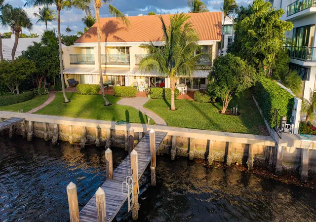 Townhouse for sale at 336 Venetian Dr #1, Delray Beach, FL 33483 | MLS# B26082901