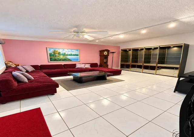 Listing Photo 4 - Condo for sale in building located at 2035 Yarmouth B, Boca Raton, FL 33434 - Unit #2035