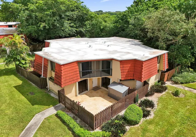 Townhouse for sale at 22970 Oxford Pl #A, Boca Raton, FL 33433 | MLS# B26082926