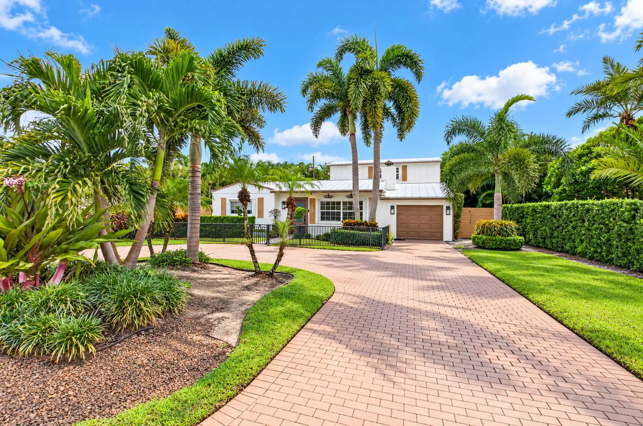 Single family home for sale at 112 Highland Ln, Delray Beach, FL 33444 | MLS# B26082928