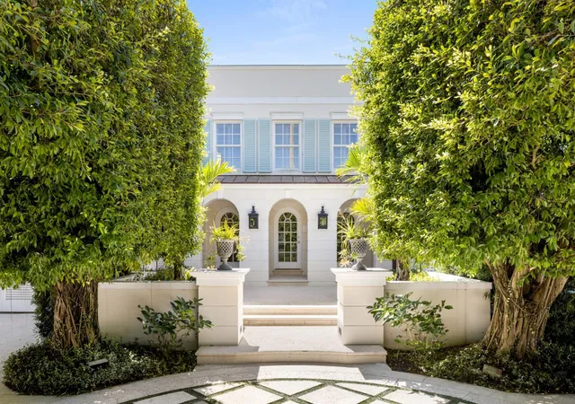 Photo 2 of Mansion for sale at 320 El Vedado Rd, Palm Beach, FL 33480 | MLS# B26082989 | Listing updated on 2026-10-05