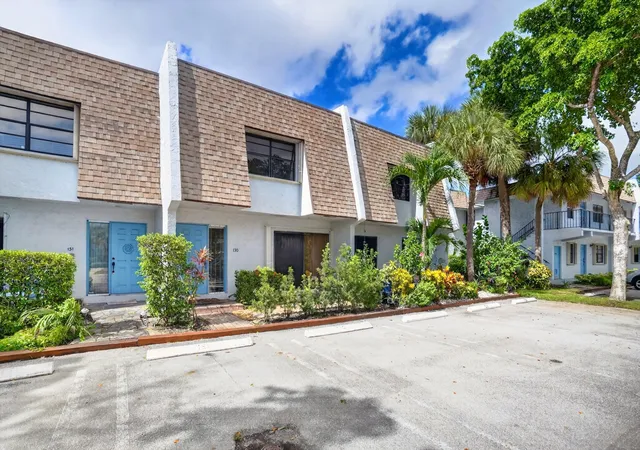 Townhouse for sale at 400 Cnl Point S #130, Delray Beach, FL 33444 | MLS# B26083035