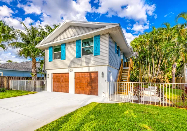 Single family home for sale at 1116 Hernando St, Fort Pierce, FL 34949 | MLS# B26083084