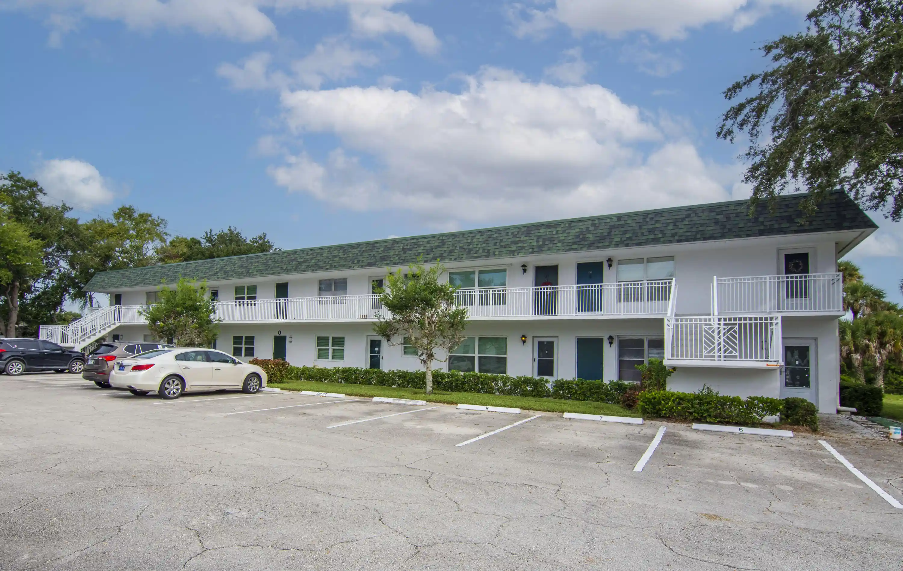 Listing Photo 1 - Condo for sale in 2800 Indian River Blvd located at 2800 Indian River Blvd, Vero Beach, FL 32960 - Unit #O-5