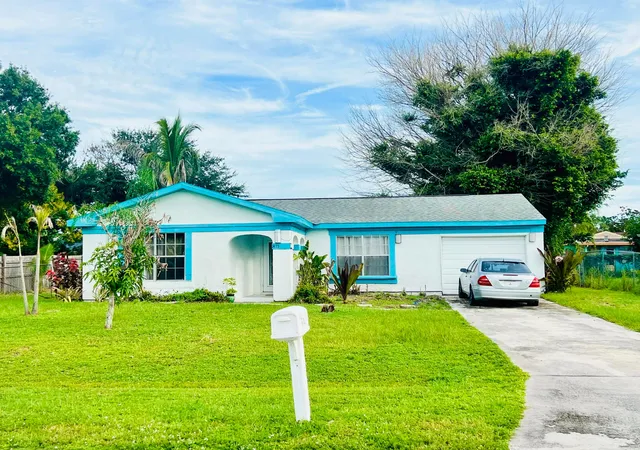 Single family home for sale at 1475 SE Grapeland Ave, Port Saint Lucie, FL 34952 | MLS# B26083156