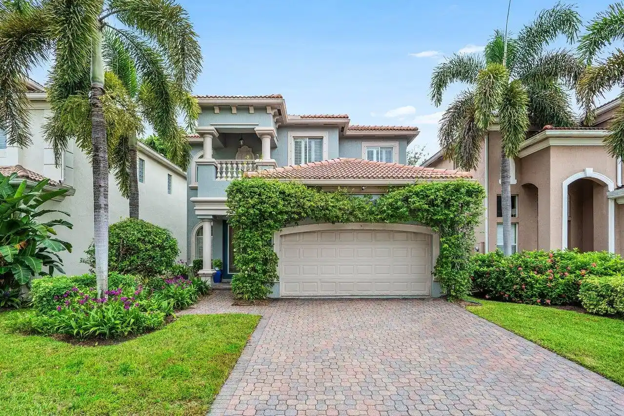 Photo 1 of Single family home for sale at 10 Country Lake Trl, Boynton Beach, FL 33436 | MLS# B26083270 | Listing updated on 2026-10-18
