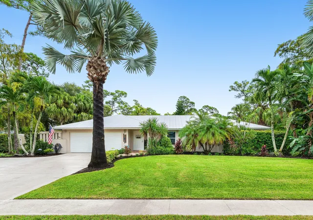Single family home for sale at 100 St Davids Way, Wellington, FL 33414 | MLS# B26083291