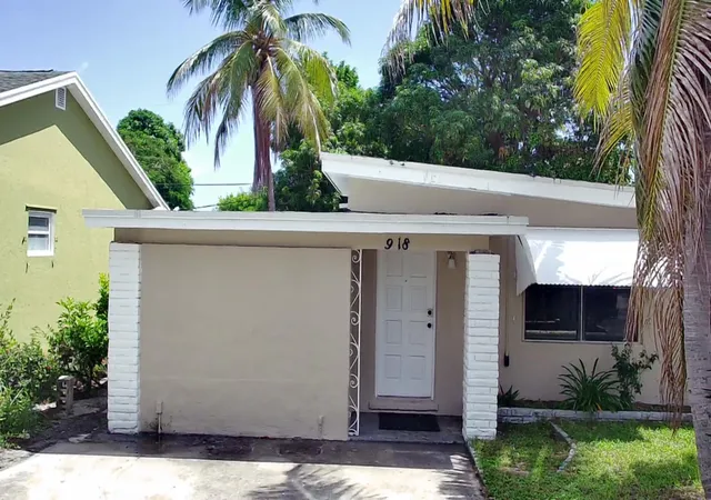 Photo 3 of Single family home for sale at 918 N C St, Lake Worth Beach, FL 33460 | MLS# B26083292 | Listing updated on 2026-10-02