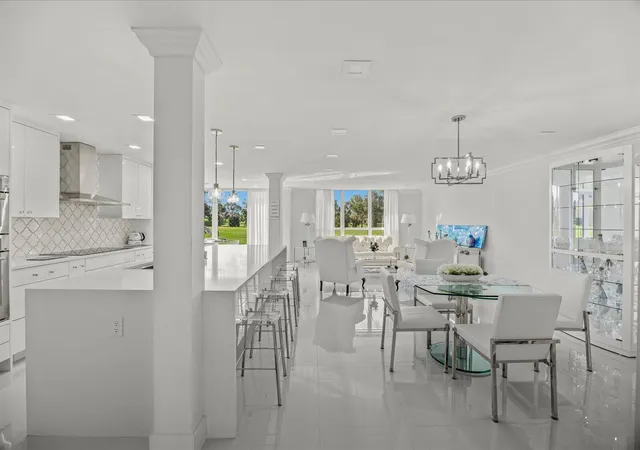 Condo for sale at 5390 Woodland Lakes Dr #105, Palm Beach Gardens, FL 33418 | MLS# B26083478