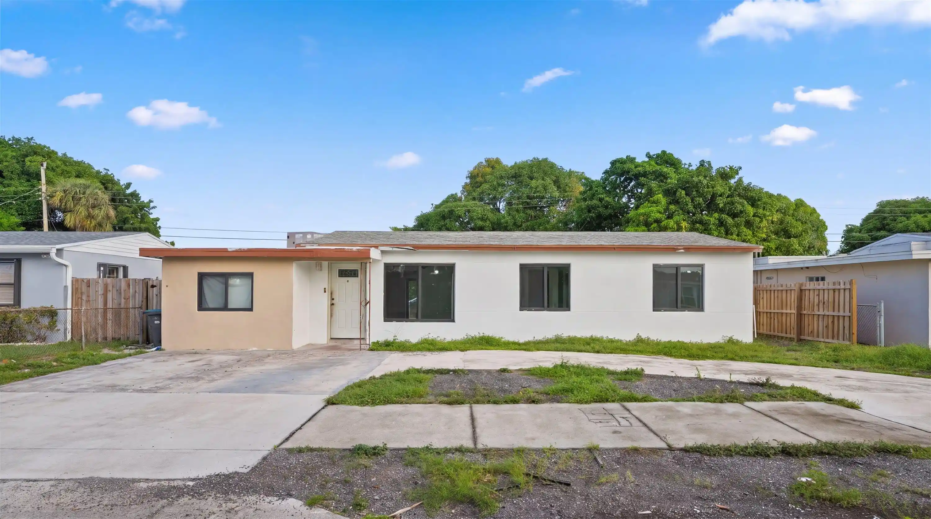 Single family home for sale at 2101 Wellington Rd, West Palm Beach, FL 33409 | MLS# B26083506