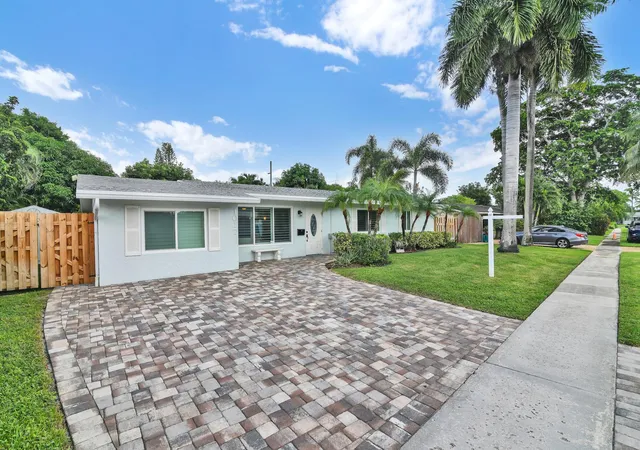 Photo 1 of Single family home for sale at 1017 Se 7th Street, Deerfield Beach, FL 33441 | MLS# B26083556 | Listing updated on 2026-10-10