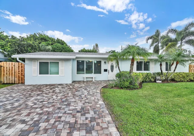 Photo 2 of Single family home for sale at 1017 Se 7th Street, Deerfield Beach, FL 33441 | MLS# B26083556 | Listing updated on 2026-10-10