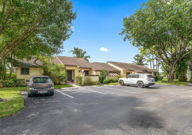 Photo 2 of Single family home for sale at 83 Wood Rose Ct, Royal Palm Beach, FL 33411 | MLS# B26083569 | Listing updated on 2026-10-06