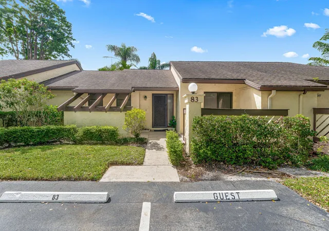 Photo 3 of Single family home for sale at 83 Wood Rose Ct, Royal Palm Beach, FL 33411 | MLS# B26083569 | Listing updated on 2026-10-06