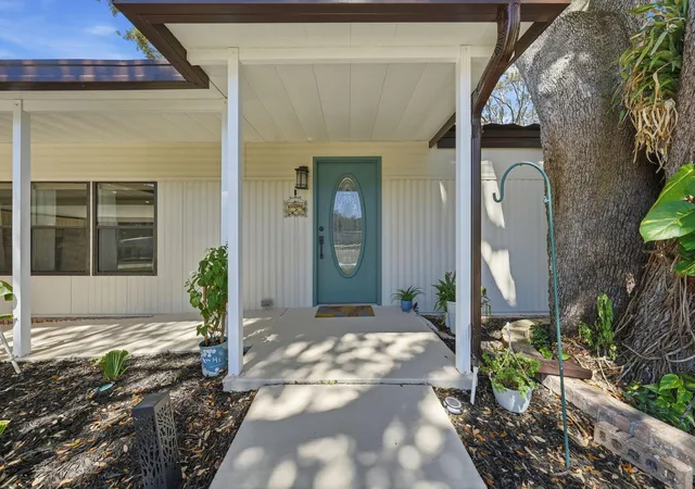 Photo 3 of Single family home for sale at 115 Willow Way, Lady Lake, FL 32159 | MLS# B26083650 | Listing updated on 2026-10-10
