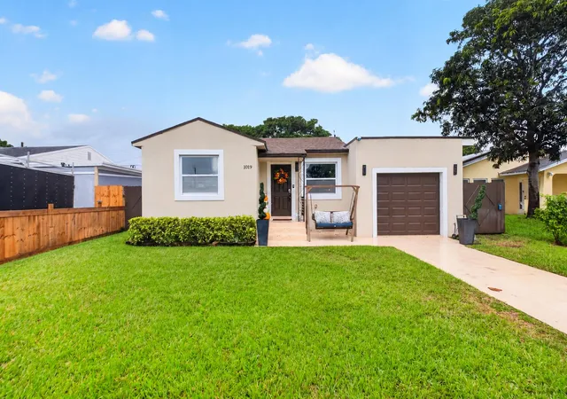 Photo 1 of Single family home for sale at 1019 S C St, Lake Worth Beach, FL 33460 | MLS# B26083674 | Listing updated on 2026-10-06