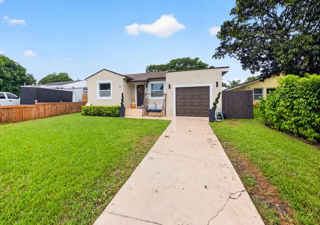 Photo 2 of Single family home for sale at 1019 S C St, Lake Worth Beach, FL 33460 | MLS# B26083674 | Listing updated on 2026-10-06
