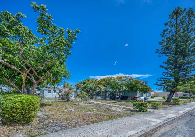 Photo 3 of Multi family home for sale at 708 N H St, Lake Worth Beach, FL 33460 | MLS# B26083673 | Listing updated on 2026-10-02