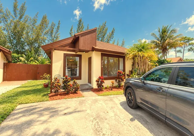 Townhouse for sale at 3770 Mil Lake Ct, Lake Worth, FL 33463 | MLS# B26083675