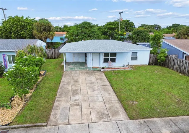 Photo 3 of Single family home for sale at 411 Nw 52nd Street, Fort Lauderdale, FL 33309 | MLS# B26083679 | Listing updated on 2026-10-10