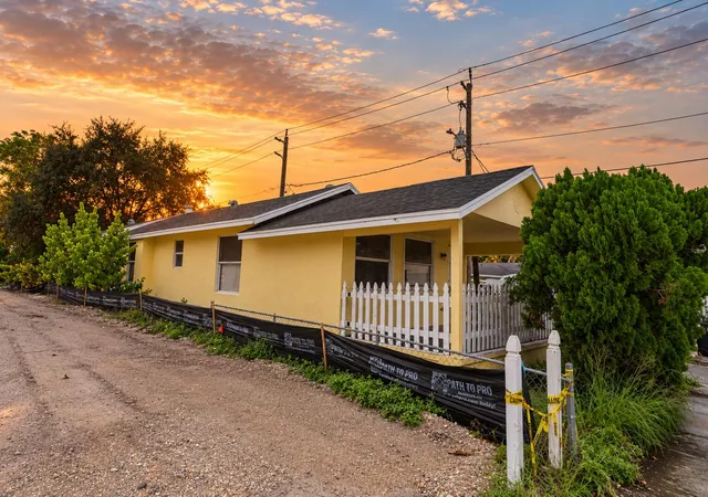 Photo 1 of Single family home for sale at 11 S D St, Lake Worth Beach, FL 33460 | MLS# B26083741 | Listing updated on 2026-10-10