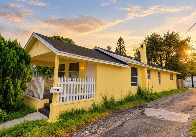 Photo 3 of Single family home for sale at 11 S D St, Lake Worth Beach, FL 33460 | MLS# B26083741 | Listing updated on 2026-10-10