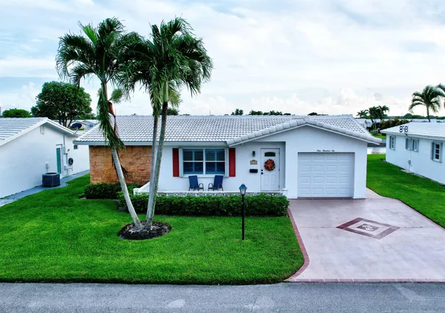 Photo 1 of Single family home for sale at 910 Sw 7th Avenue, Boynton Beach, FL 33426 | MLS# B26083751 | Listing updated on 2026-10-04