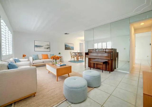 Photo 3 of Single family home for sale at 910 Sw 7th Avenue, Boynton Beach, FL 33426 | MLS# B26083751 | Listing updated on 2026-10-04