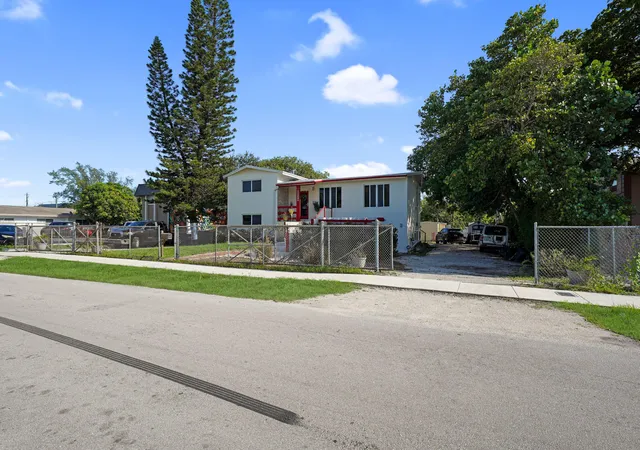 Photo 3 of Single family home for sale at 220 Nw 42nd Street, Oakland Park, FL 33309 | MLS# B26083785 | Listing updated on 2026-10-06
