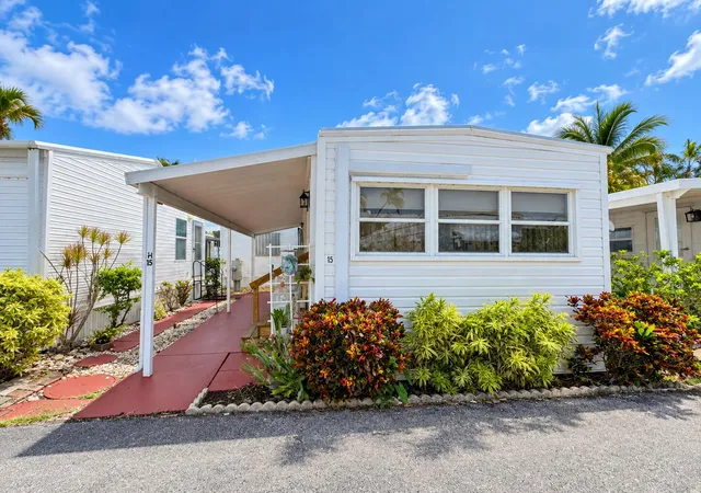 Photo 2 of Manufactured home for sale at 15 Hibiscus Dr #H, Briny Breezes, FL 33435 | MLS# B26083909 | Listing updated on 2026-10-03