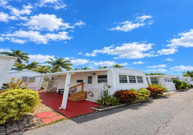 Photo 3 of Manufactured home for sale at 15 Hibiscus Dr #H, Briny Breezes, FL 33435 | MLS# B26083909 | Listing updated on 2026-10-03