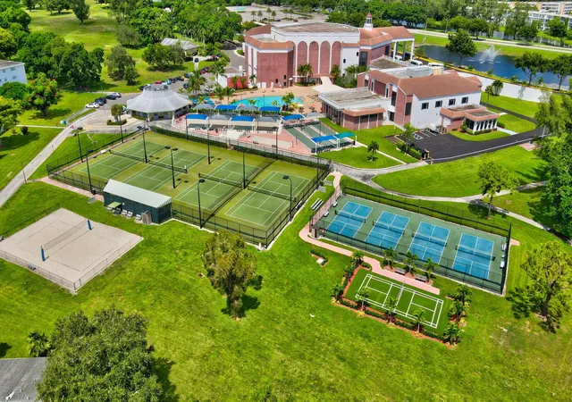 Listing Photo 5 - Condo for sale in building located at 1083 Oakridge U, Deerfield Beach, FL 33442