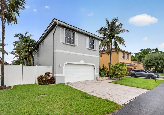Photo 3 of Single family home for sale at 2911 E Sable Cir, Margate, FL 33063 | MLS# B26084030 | Listing updated on 2026-10-06