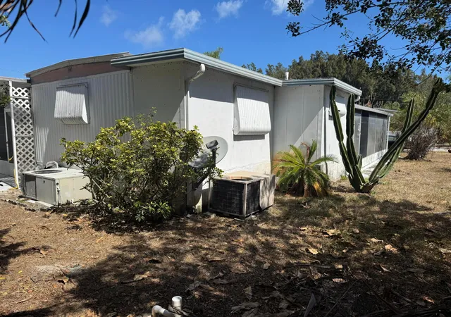 Photo 3 of Manufactured home for sale at 8072 Se Skylark Ave, Hobe Sound, FL 33455 | MLS# B26084064 | Listing updated on 2026-10-10