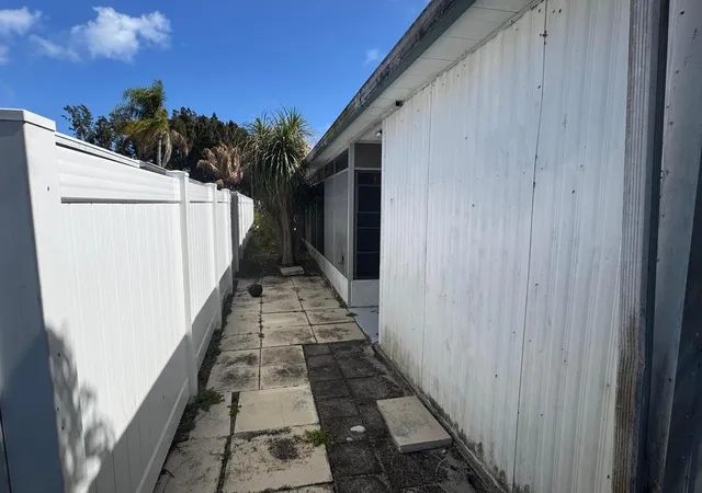 Photo 3 of Manufactured home for sale at 8072 SE Skylark Ave, Hobe Sound, FL 33455 | MLS# B26084064 | Listing updated on 2026-10-10