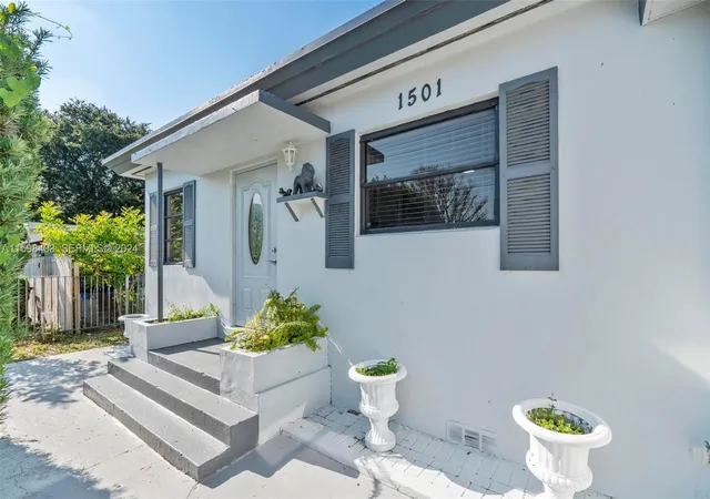 Photo 3 of Single family home for sale at 1501 N 18th Avenue, Lake Worth Beach, FL 33460 | MLS# B26084140 | Listing updated on 2026-10-04