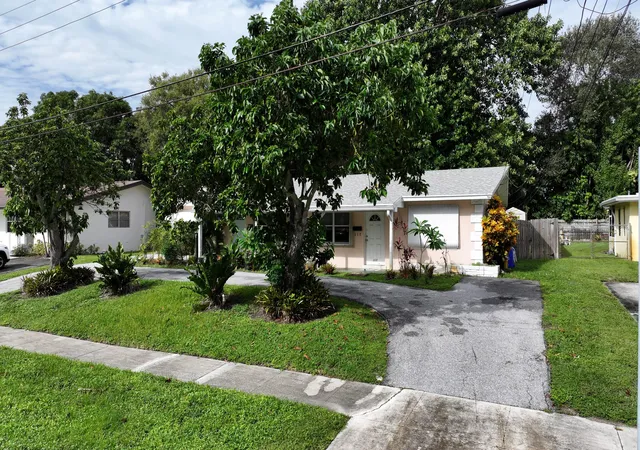 Photo 3 of Multi family home for sale at 315 Northlake Dr #315/317, North Palm Beach, FL 33408 | MLS# B26084143 | Listing updated on 2026-10-05
