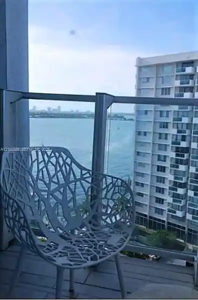 Listing Photo 1 - Condo for sale in 1100 W Ave located at 1100 W Ave, Miami Beach, FL 33139 - Unit #517