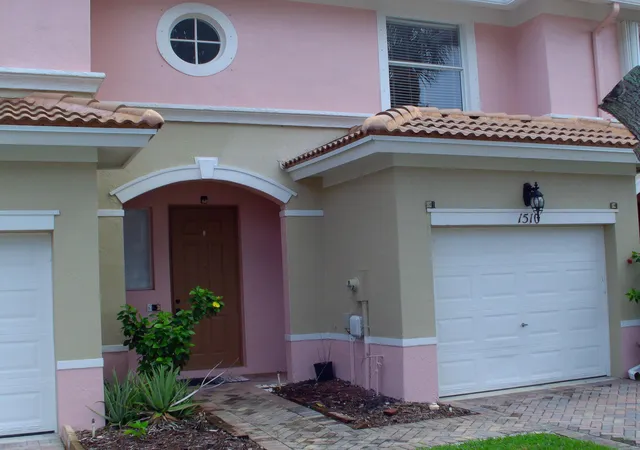 Townhouse for sale at 1510 Seminole Palms Dr, Lake Worth, FL 33463 | MLS# B26084292