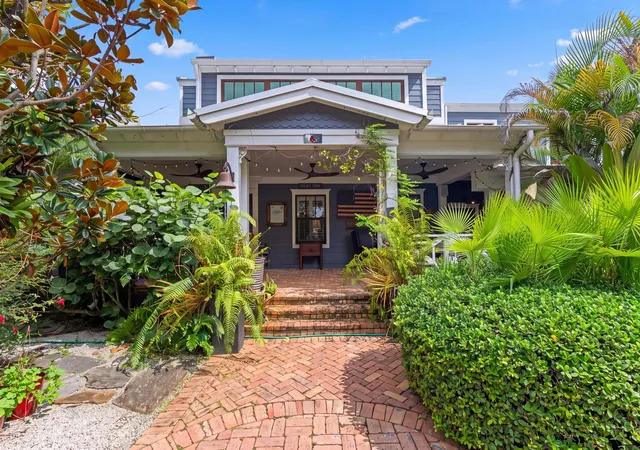 Photo 2 of Single family home for sale at 613 S Lakeside Dr, Lake Worth Beach, FL 33460 | MLS# B26084312 | Listing updated on 2026-10-10