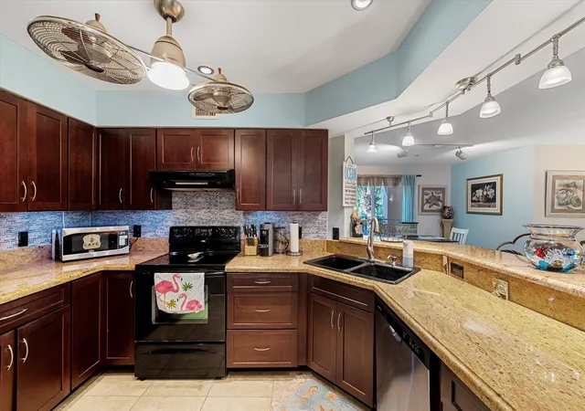 Photo 4 of Condo for sale at 200 Scotia Dr #302, Hypoluxo, FL 33462 | MLS# B26084330 | Listing updated on 2026-10-10