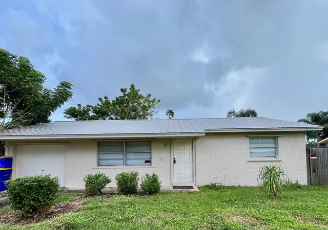 Photo 1 of Single family home for sale at 1860 Se Madison St, Stuart, FL 34997 | MLS# B26084415 | Listing updated on 2026-10-10