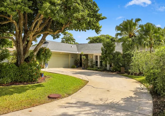 Photo 3 of Single family home for sale at 9714 Honeysuckle Ave, Palm Beach Gardens, FL 33410 | MLS# B26084462 | Listing updated on 2026-10-09