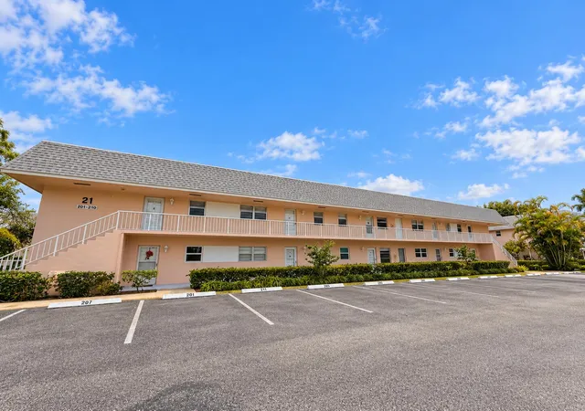 Photo 2 of Condo for sale at 18081 Se Country Clb Dr #21-207, Jupiter, FL 33469 | MLS# B26084494 | Listing updated on 2026-10-07