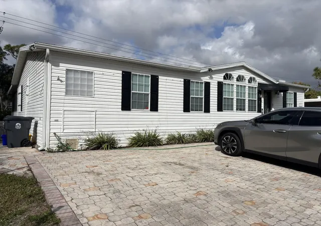 Photo 3 of Manufactured home for sale at 4361 1st Court, Lake Worth, FL 33462 | MLS# B26084557 | Listing updated on 2026-10-05